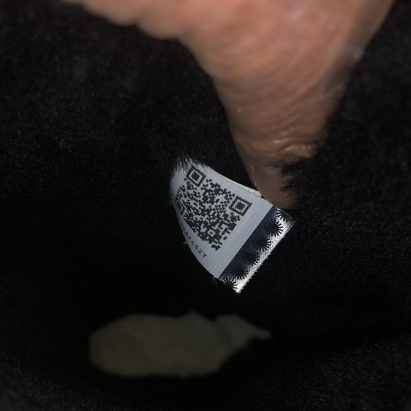 Ugg boots like new - Picture 8 of 14